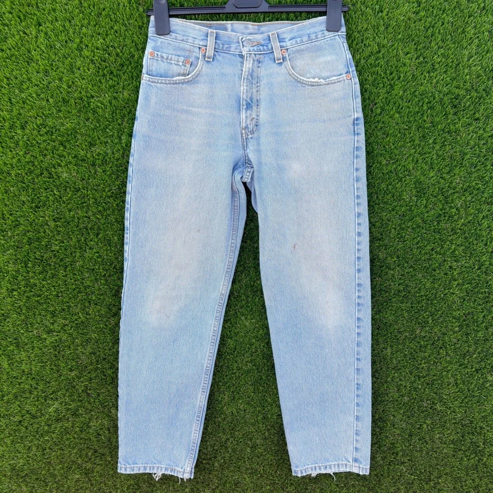 Vintage 90's Levi's 550 Mens 30x30 Relaxed Tapered Light Wash Denim Jeans Frayed